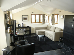 furnished apartement studio versailles Hibiscus Living room