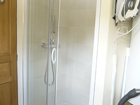 furnished apartement studio versailles Hibiscus bathroom